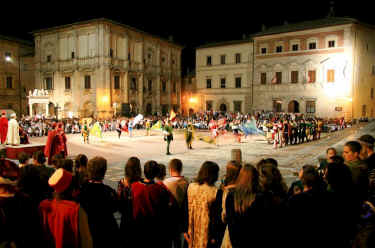Flag throwing in the Piazza Comunale of Montepulciano